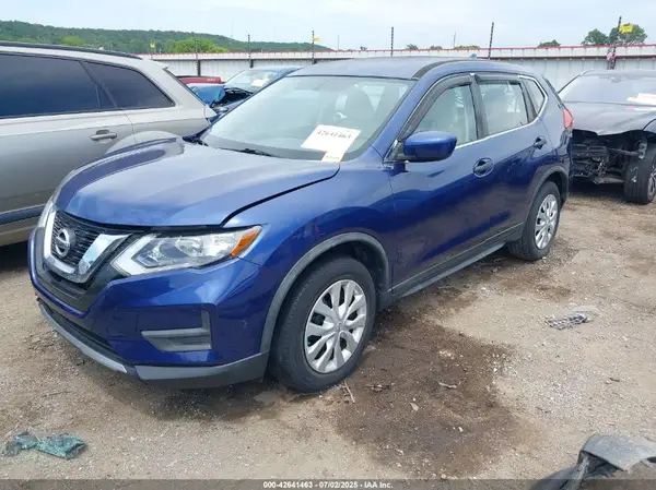 JN8AT2MT1HW132838 2017 NISSAN ROGUE - Image 2