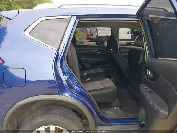 JN8AT2MT1HW133374 2017 NISSAN ROGUE - Image 8