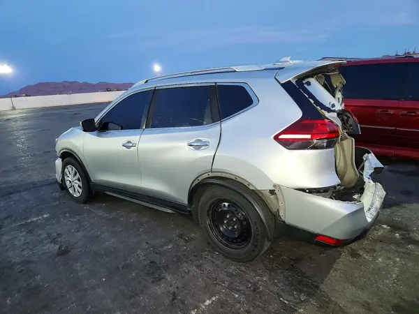 JN8AT2MT1HW134072 2017 NISSAN ROGUE - Image 2