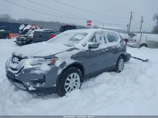 JN8AT2MT1HW134525 2017 NISSAN ROGUE - Image 2
