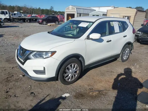 JN8AT2MT1HW135142 2017 NISSAN ROGUE - Image 2