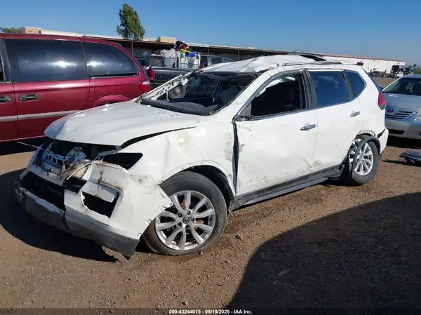 JN8AT2MT1HW135321 2017 NISSAN ROGUE - Image 2