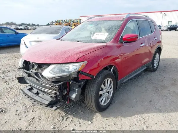 JN8AT2MT1HW135836 2017 NISSAN ROGUE - Image 2