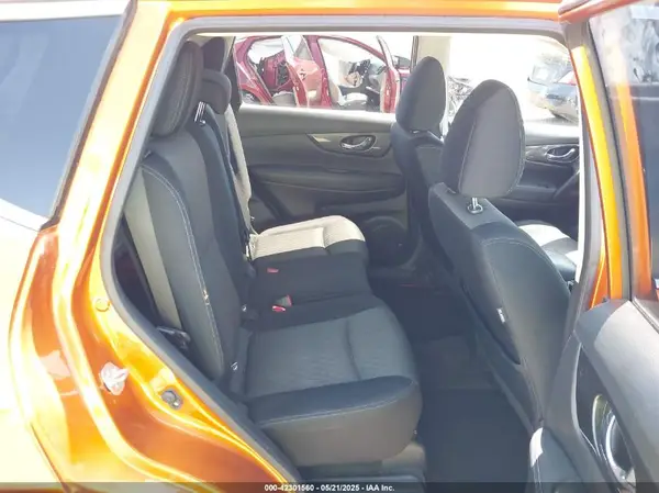 JN8AT2MT1HW138574 2017 NISSAN ROGUE - Image 8