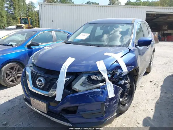 JN8AT2MT1HW140826 2017 NISSAN ROGUE - Image 2