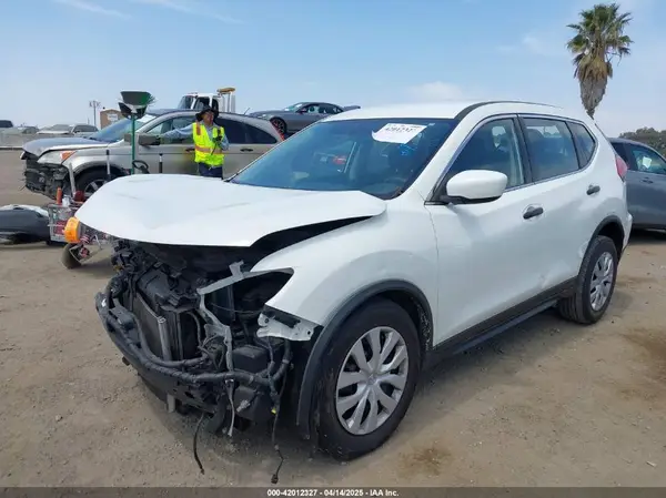 JN8AT2MT1HW140843 2017 NISSAN ROGUE - Image 2