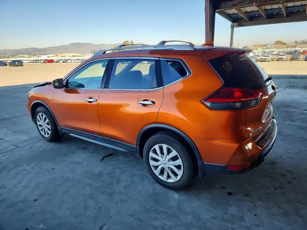 JN8AT2MT1HW141944 2017 NISSAN ROGUE - Image 2