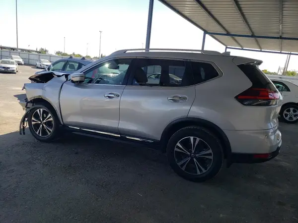 JN8AT2MT1HW144567 2017 NISSAN ROGUE - Image 2