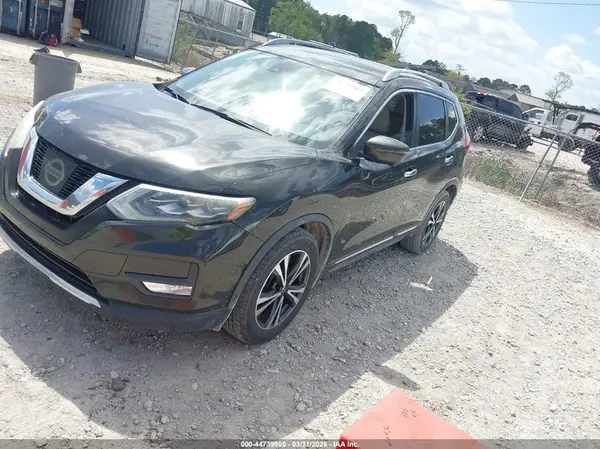JN8AT2MT1HW144701 2017 NISSAN ROGUE - Image 2