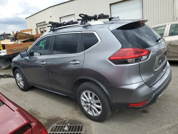 JN8AT2MT1HW146867 2017 NISSAN ROGUE - Image 2