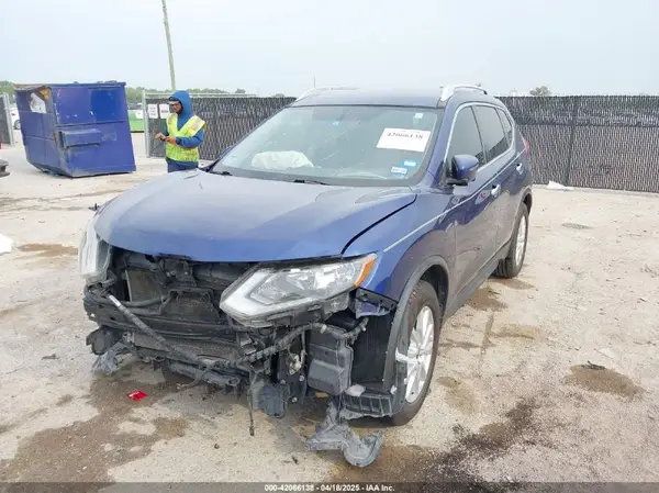 JN8AT2MT1HW147016 2017 NISSAN ROGUE - Image 2