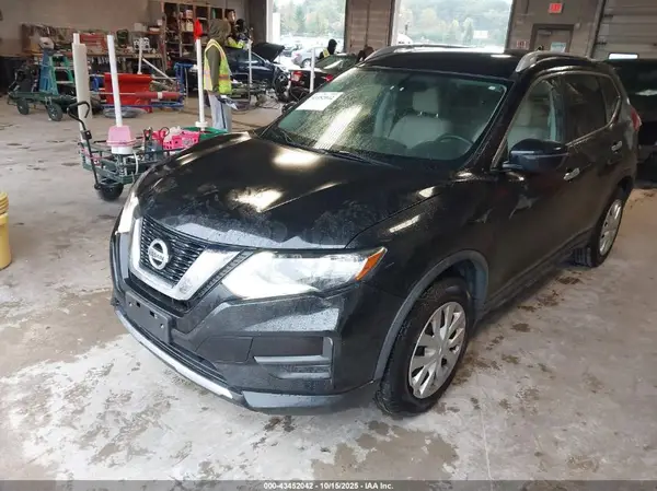 JN8AT2MT1HW149610 2017 NISSAN ROGUE - Image 2