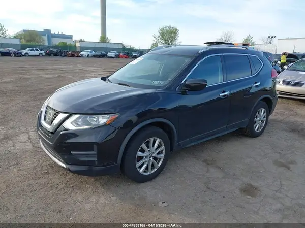 JN8AT2MT1HW151616 2017 NISSAN ROGUE - Image 2