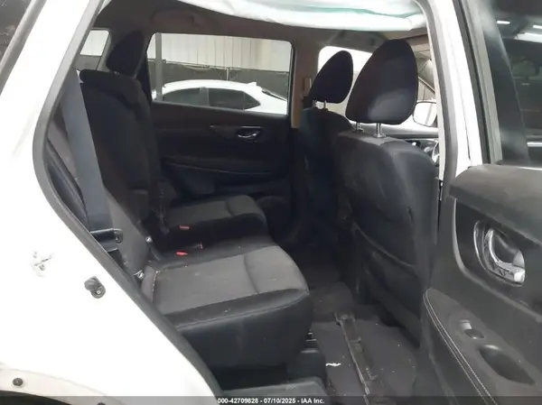 JN8AT2MT1HW152006 2017 NISSAN ROGUE - Image 8