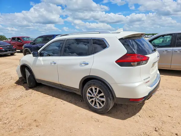 JN8AT2MT1HW380409 2017 NISSAN ROGUE - Image 2