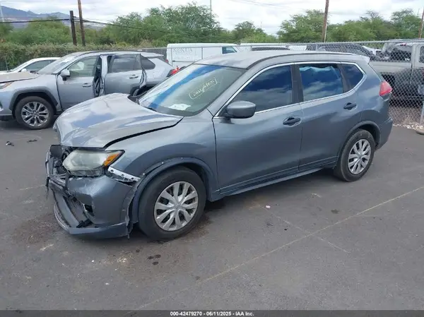 JN8AT2MT1HW381950 2017 NISSAN ROGUE - Image 2