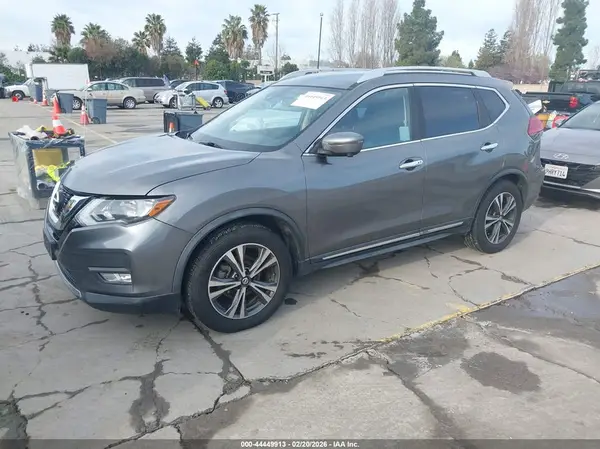 JN8AT2MT1HW383682 2017 NISSAN ROGUE - Image 2