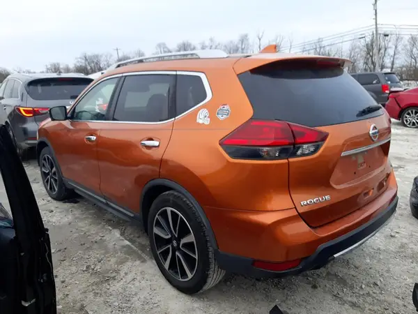 JN8AT2MT1HW384475 2017 NISSAN ROGUE - Image 2