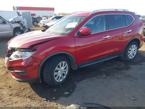JN8AT2MT1HW384962 2017 NISSAN ROGUE - Image 2