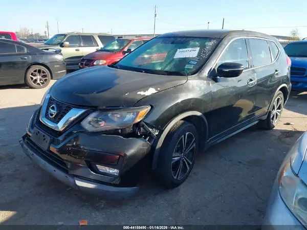 JN8AT2MT1HW385884 2017 NISSAN ROGUE - Image 2
