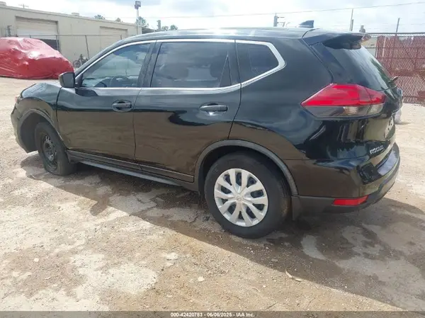 JN8AT2MT1HW388428 2017 NISSAN ROGUE - Image 2