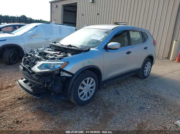 JN8AT2MT1HW390048 2017 NISSAN ROGUE - Image 2