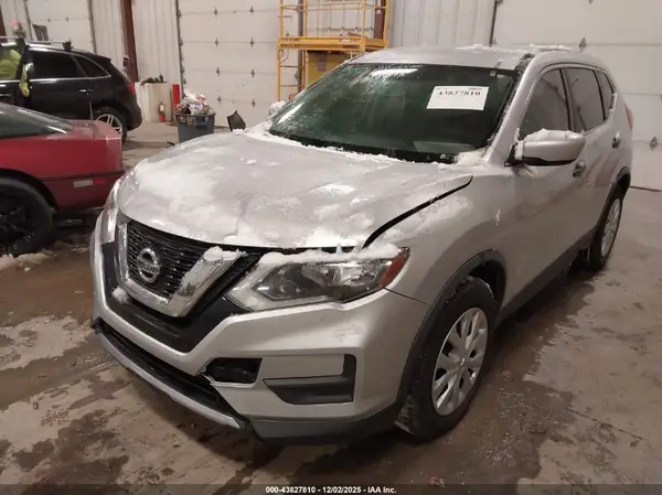 JN8AT2MT1HW391135 2017 NISSAN ROGUE - Image 2