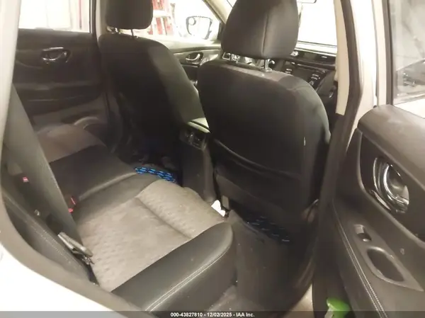 JN8AT2MT1HW391135 2017 NISSAN ROGUE - Image 8