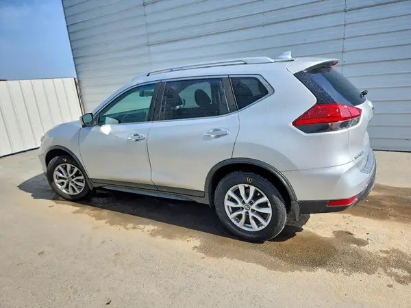 JN8AT2MT1HW394133 2017 NISSAN ROGUE - Image 2
