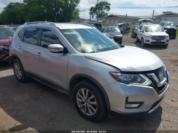 JN8AT2MT1HW399994 2017 NISSAN ROGUE - Image 1