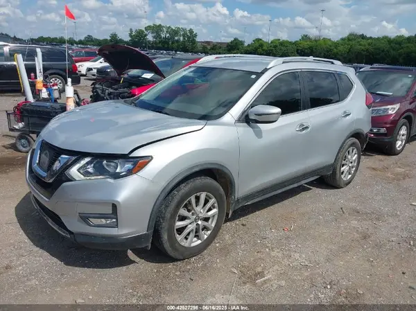 JN8AT2MT1HW399994 2017 NISSAN ROGUE - Image 2