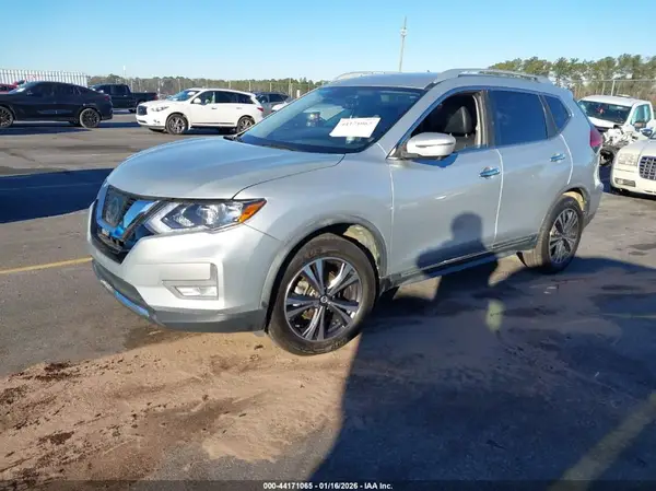 JN8AT2MT1HW400125 2017 NISSAN ROGUE - Image 2