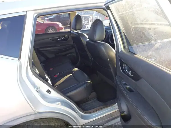 JN8AT2MT1HW400125 2017 NISSAN ROGUE - Image 8
