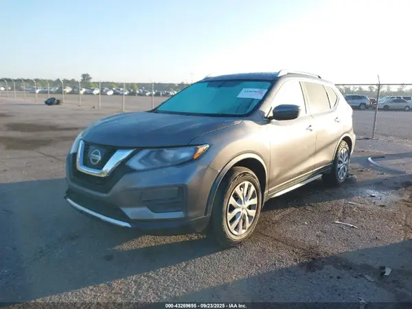 JN8AT2MT1HW402005 2017 NISSAN ROGUE - Image 2