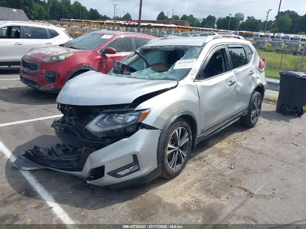 JN8AT2MT1HW403414 2017 NISSAN ROGUE - Image 2