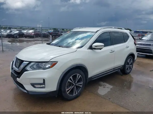 JN8AT2MT1HW404000 2017 NISSAN ROGUE - Image 2