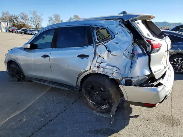 JN8AT2MT1JW458113 2018 NISSAN ROGUE - Image 2