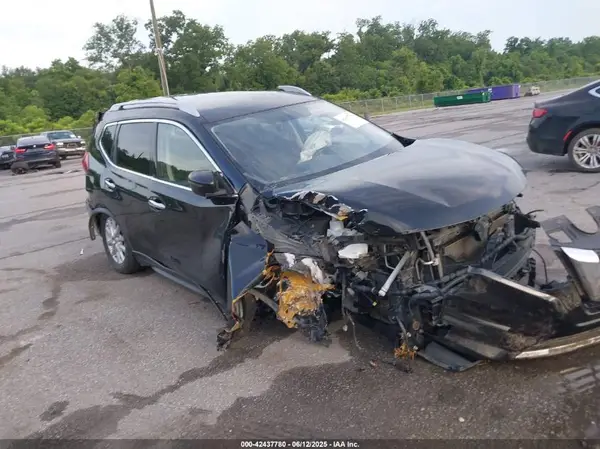 JN8AT2MT1JW459729 2018 NISSAN ROGUE - Image 1