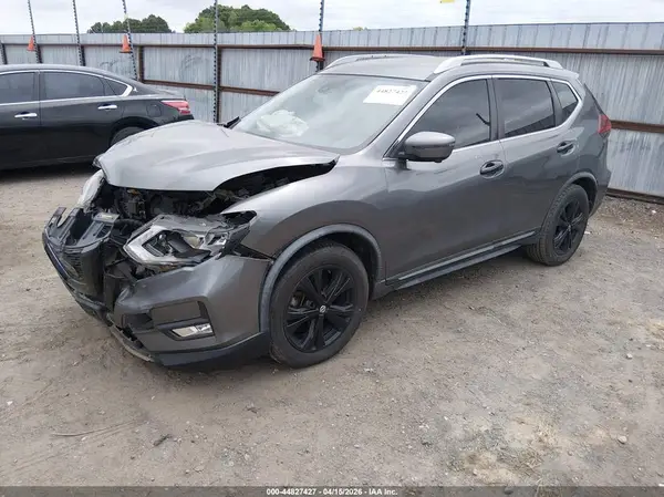 JN8AT2MT1JW463957 2018 NISSAN ROGUE - Image 2