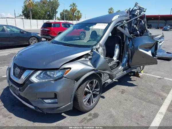 JN8AT2MT1JW465174 2018 NISSAN ROGUE - Image 2