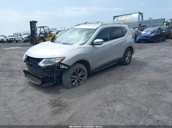 JN8AT2MT1JW470617 2018 NISSAN ROGUE - Image 2