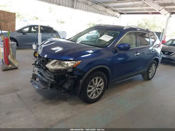 JN8AT2MT1JW490530 2018 NISSAN ROGUE - Image 2