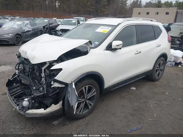 JN8AT2MT1KW256311 2019 NISSAN ROGUE - Image 2