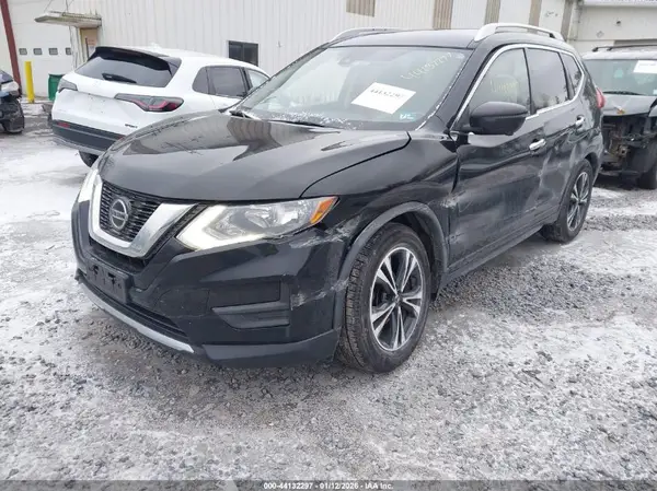 JN8AT2MT1KW258804 2019 NISSAN ROGUE - Image 2