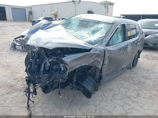 JN8AT2MT1KW502547 2019 NISSAN ROGUE - Image 2