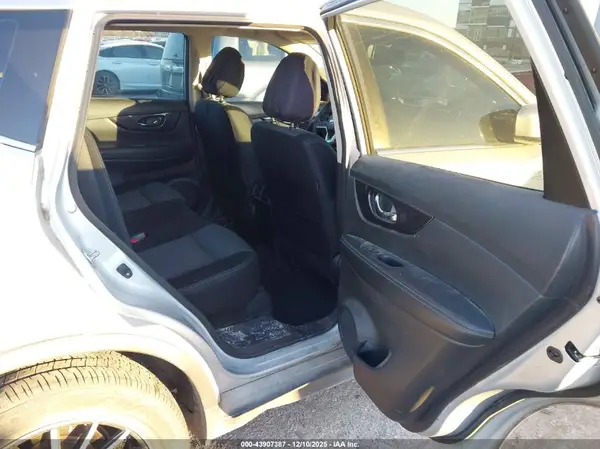 JN8AT2MT2HW130242 2017 NISSAN ROGUE - Image 8