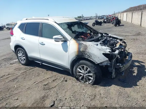 JN8AT2MT2HW131181 2017 NISSAN ROGUE - Image 1
