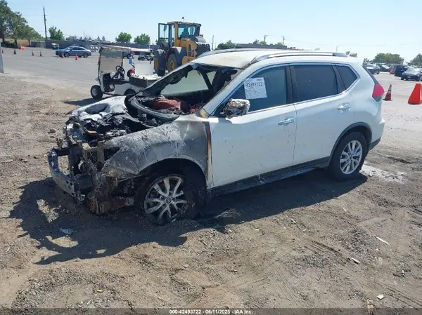 JN8AT2MT2HW131181 2017 NISSAN ROGUE - Image 2