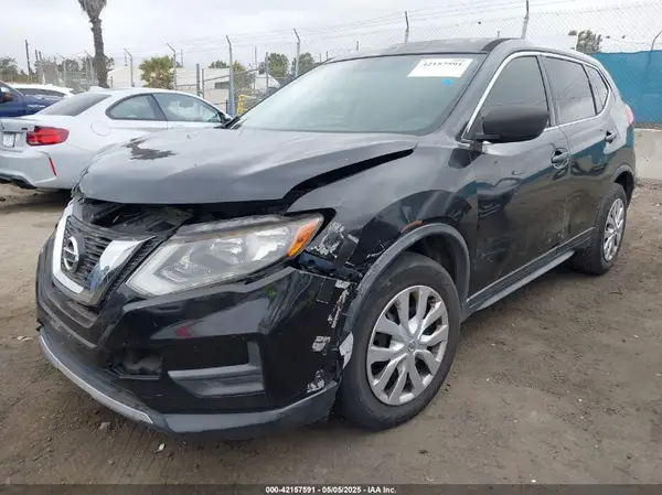 JN8AT2MT2HW135702 2017 NISSAN ROGUE - Image 2