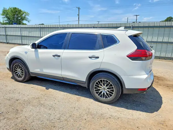JN8AT2MT2HW136865 2017 NISSAN ROGUE - Image 2